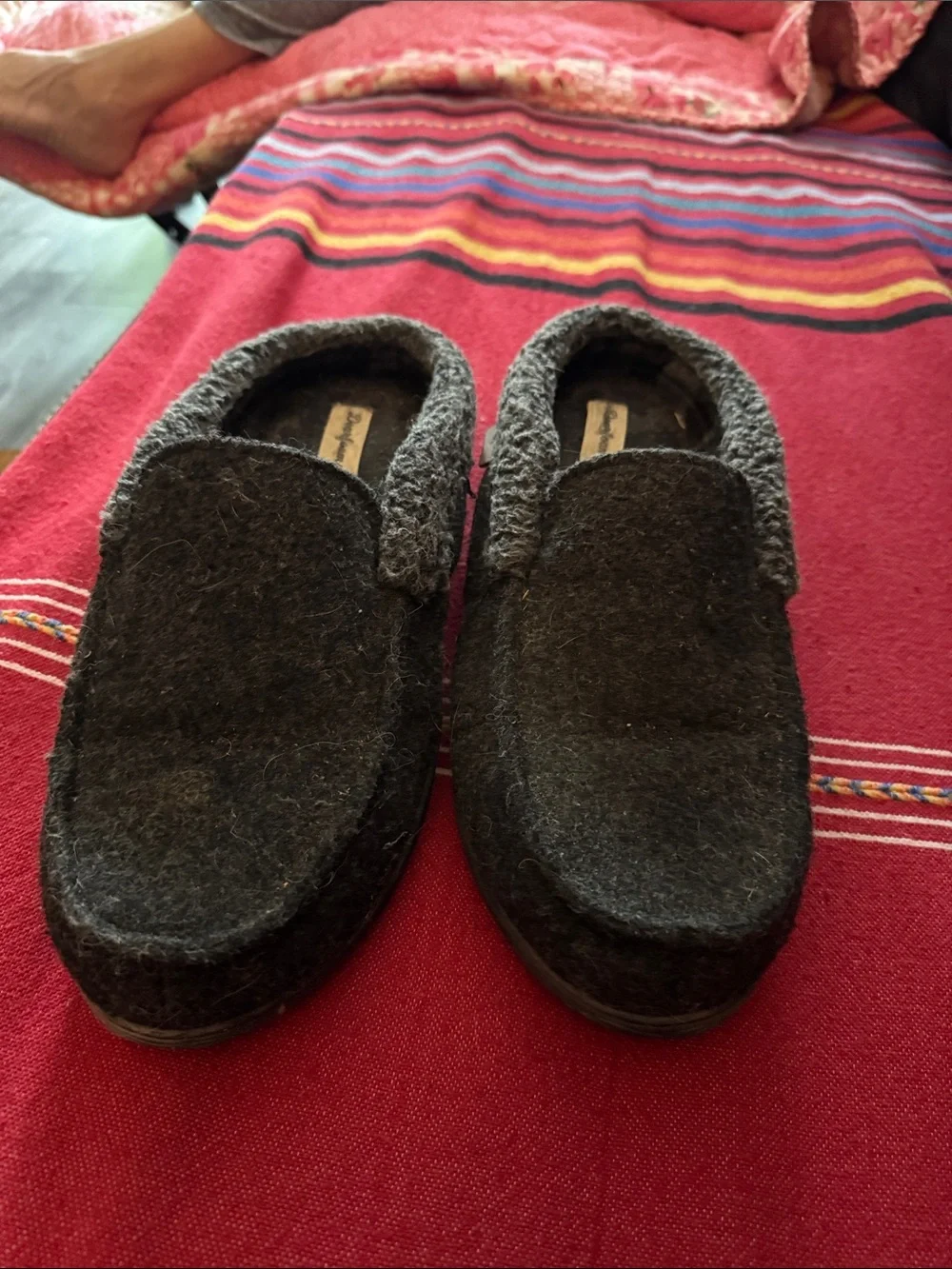 dearfoams Men's Charcoal Felt Slip-On Loafers